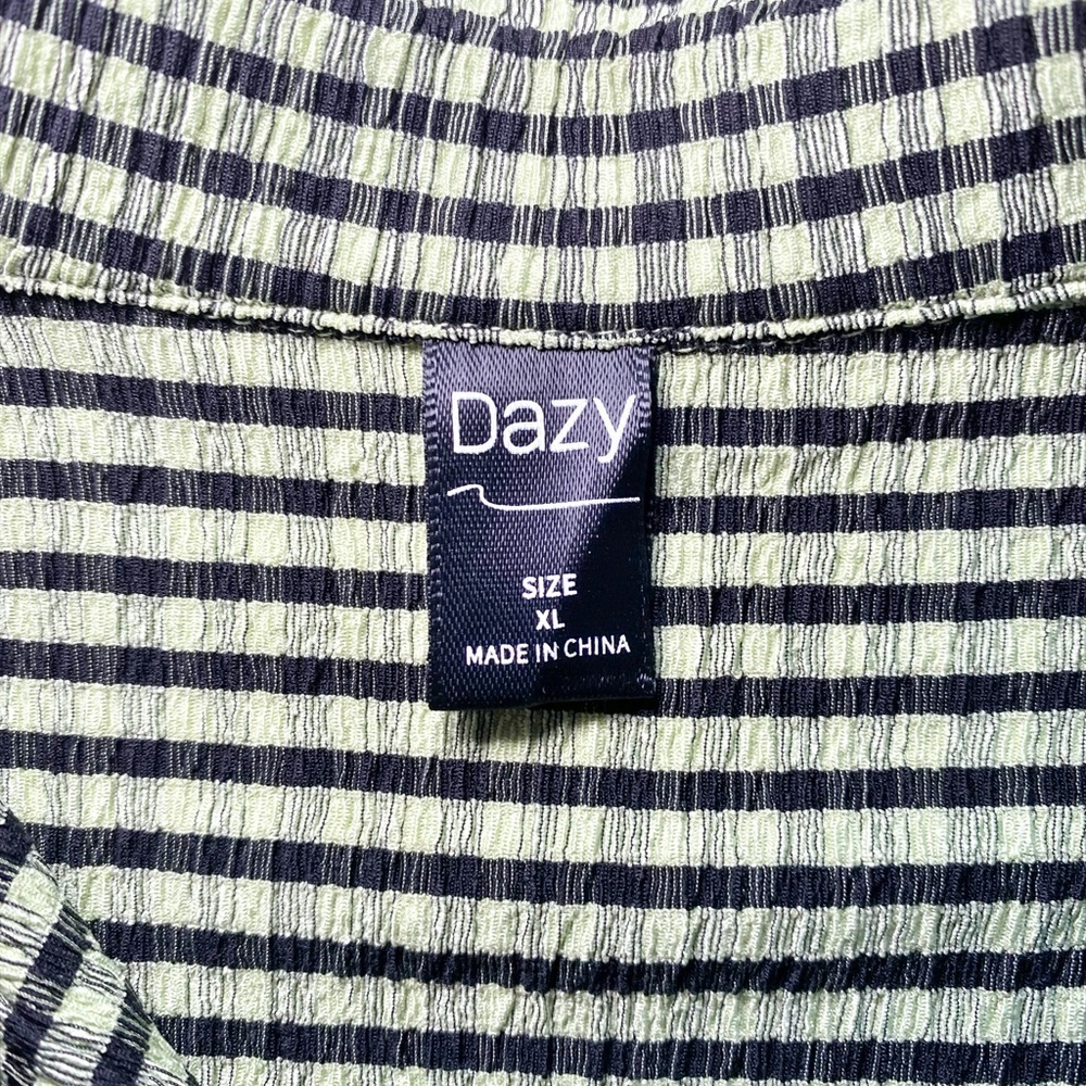 Dazy Green and Black Gingham Sleeveless Button Down Women's Top - Picture 7 of 12